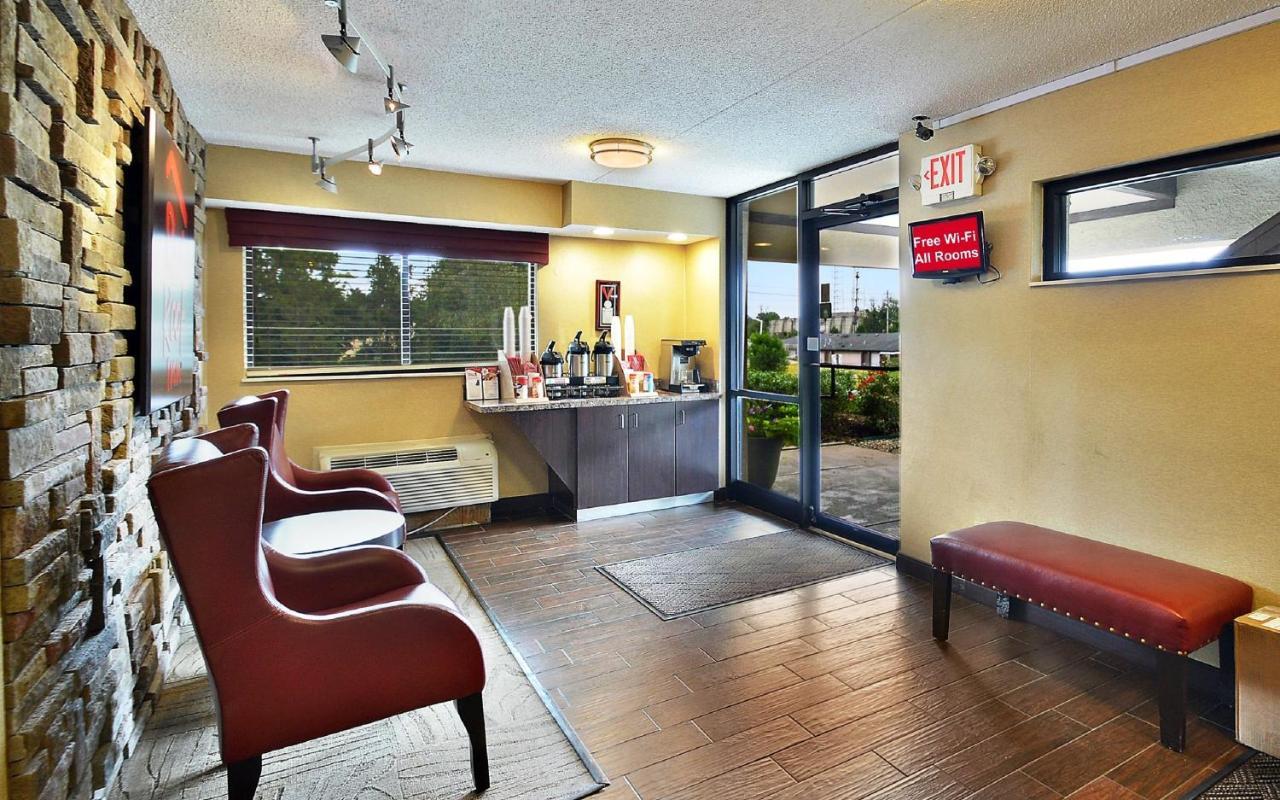 Red Roof Inn Louisville Fair And Expo Exterior photo