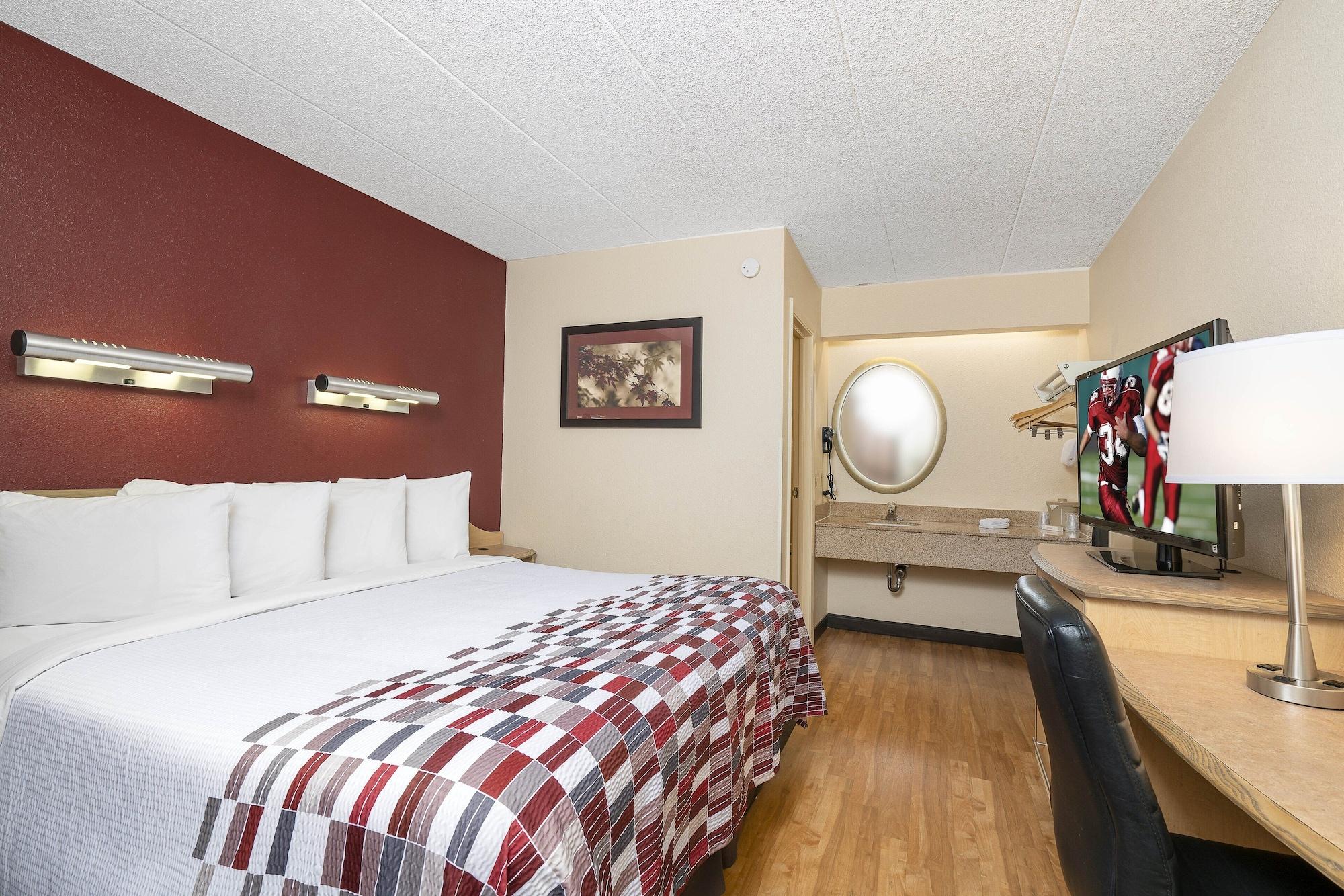 Red Roof Inn Louisville Fair And Expo Exterior photo