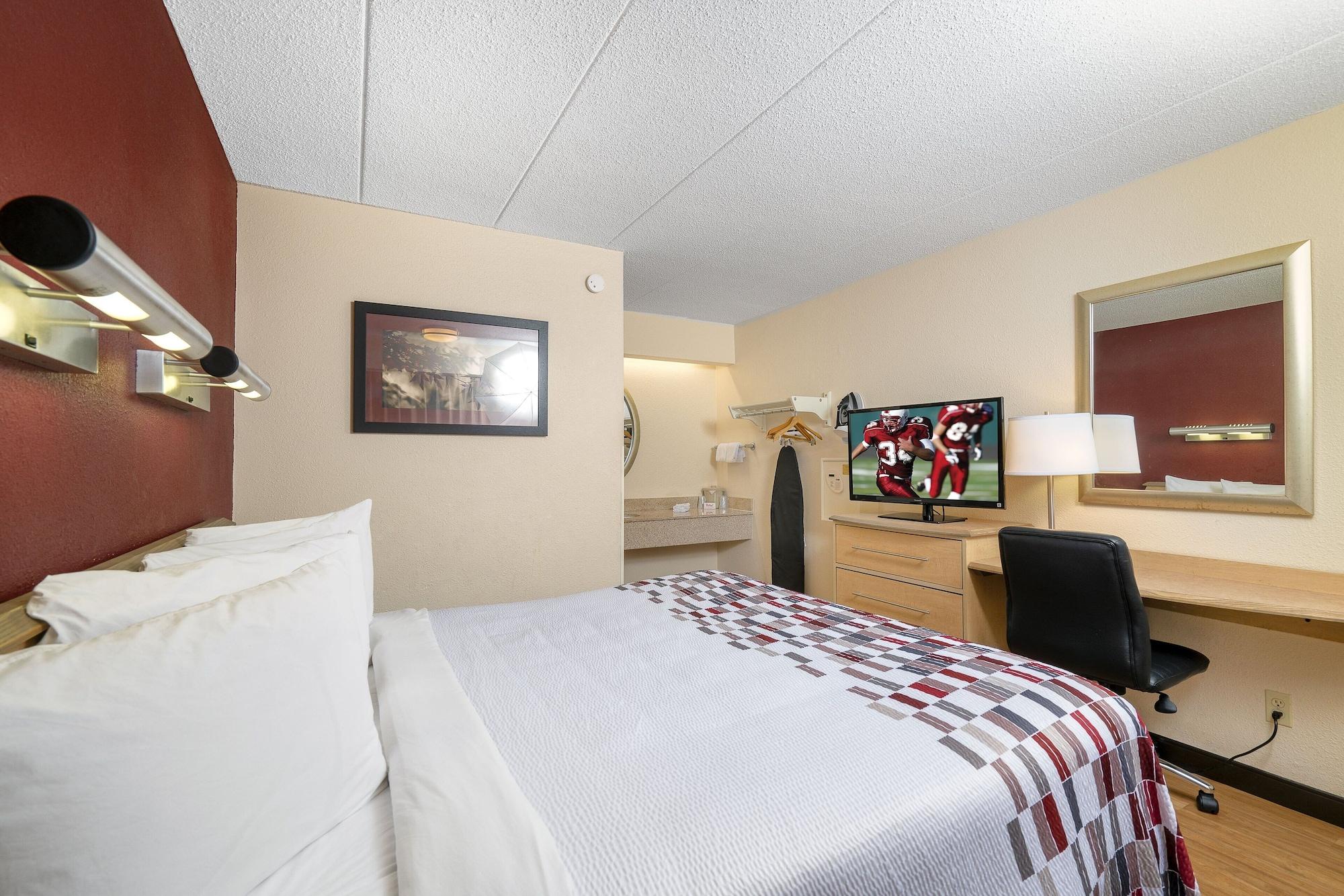 Red Roof Inn Louisville Fair And Expo Exterior photo